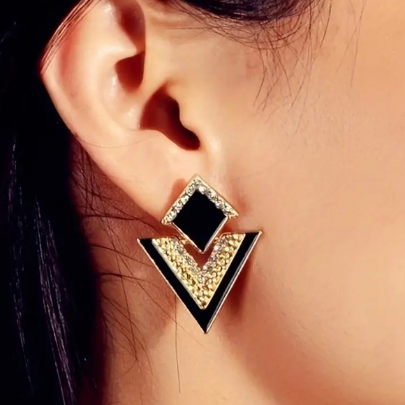 NEW Luxury Geometrical Triangle Drop Gold 18k Diamond Earrings - Picture 3 of 5